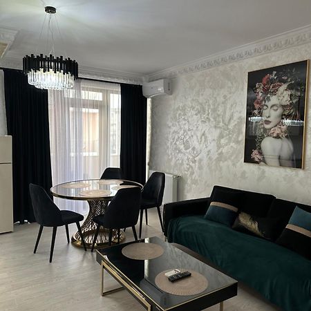 Apartament Simoni Плоещ Екстериор снимка